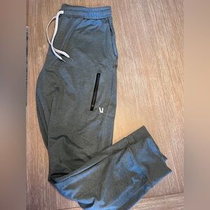 Vuori Sunday Performance Sweatpants Jogger in Large Heather Green